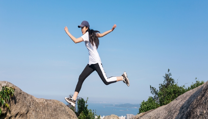 女人梦见从高处往下跳很稳