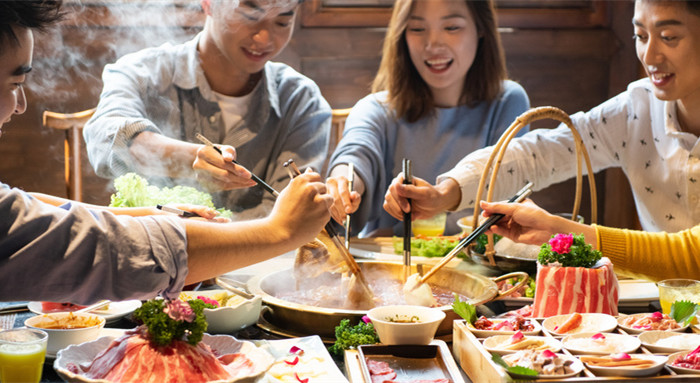 梦见一群人给自己过生日