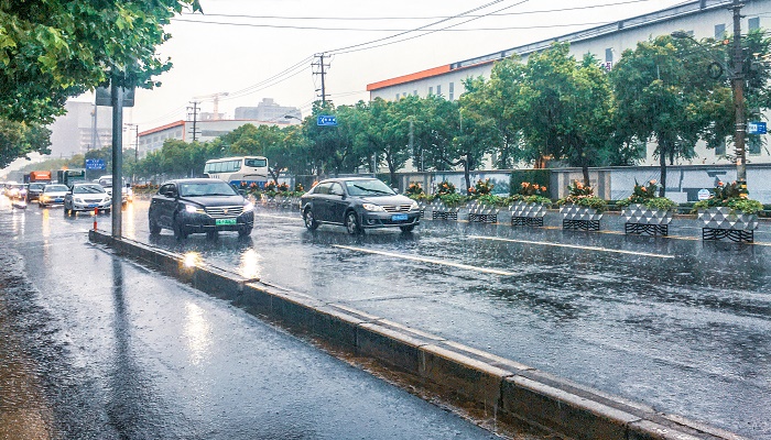 梦见雨水把路淹了