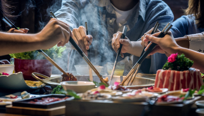 梦见家里来了一屋子亲戚