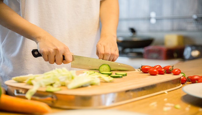 梦见给别人做饭是什么意思