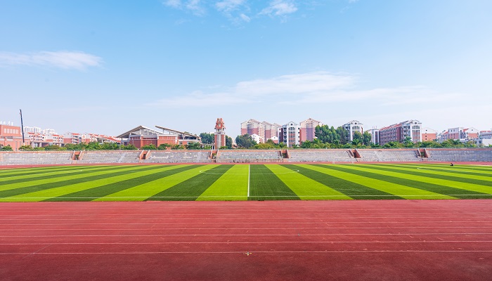 梦见学校里学生玩耍