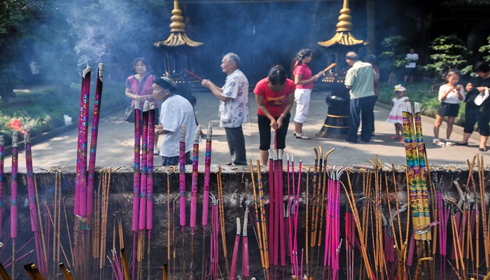 梦见去寺庙烧香拜佛是什么意思